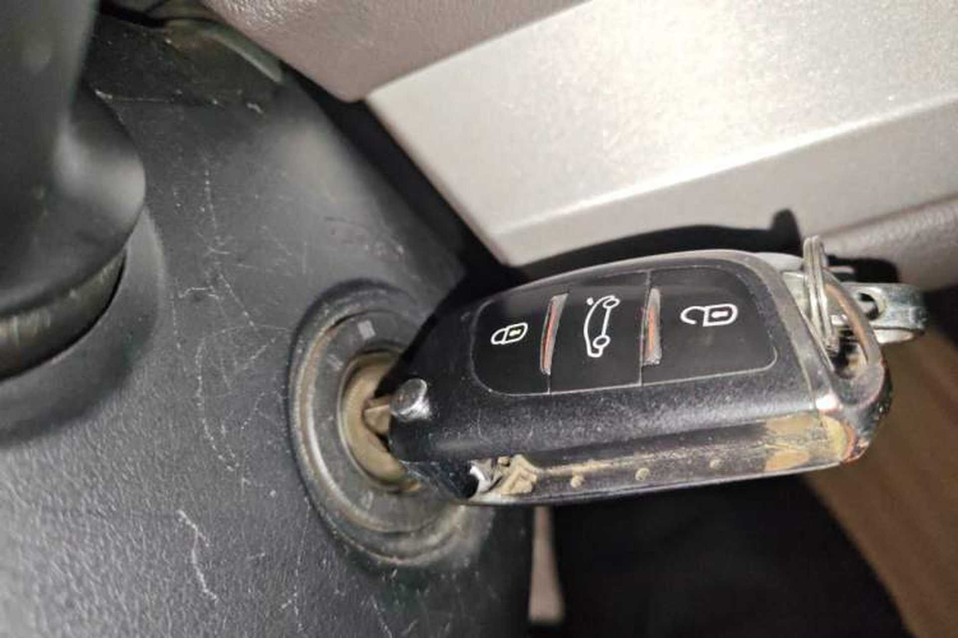 Used Honda CR-V 2012 2.0L two-wheel drive urban version Vehicle Key