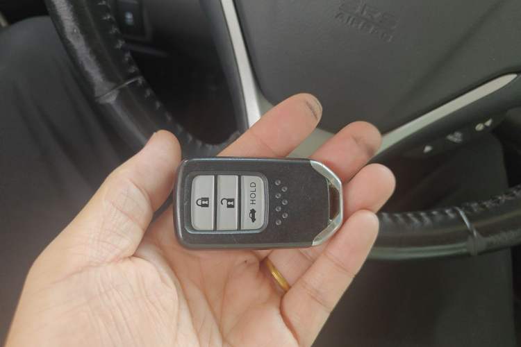 Used Honda CR-V 2012 2.4L four-wheel drive luxury version Vehicle Key