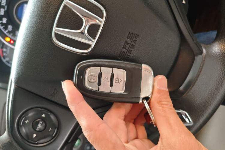 Used Honda CR-V 2012 2.0L two-wheel drive urban version Vehicle Key