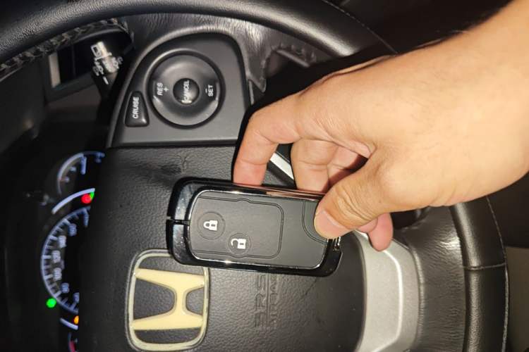 Used Honda CR-V 2012 2.4L four-wheel drive luxury version Vehicle Key