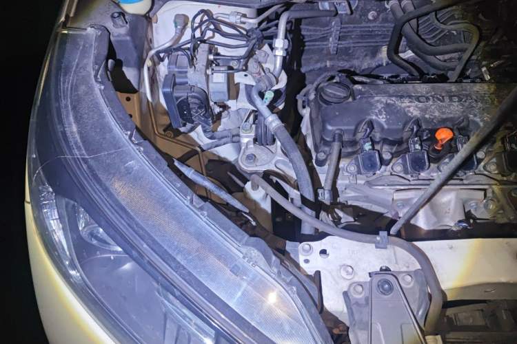 Used Honda CR-V 2012 2.0L two-wheel drive urban version Engine Bay Right