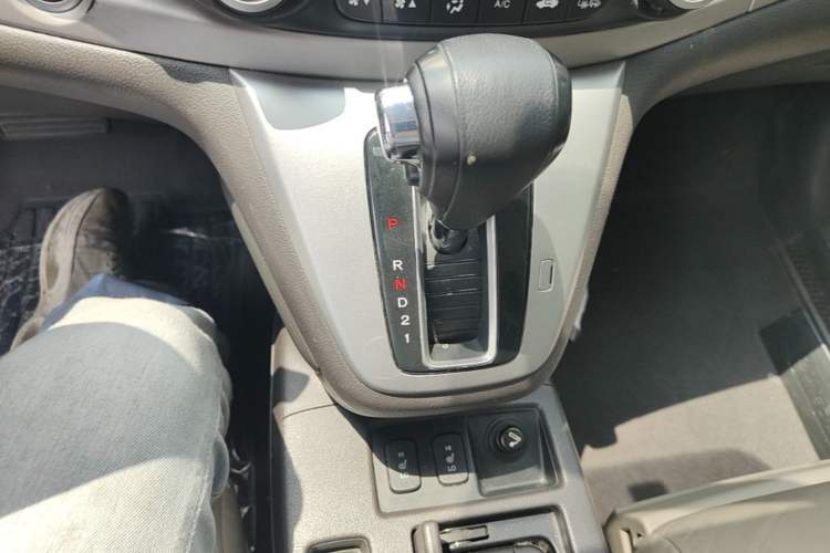 Used Honda CR-V 2012 2.4L four-wheel drive luxury version Gear Lever