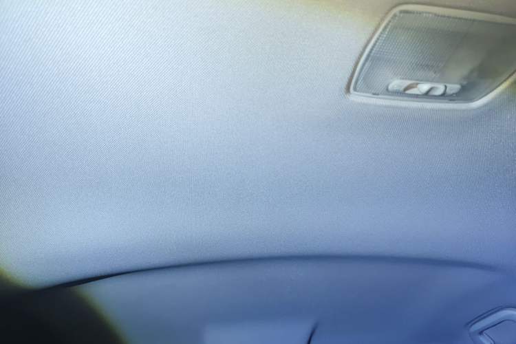 Used Honda CR-V 2012 2.0L two-wheel drive urban version Headliner