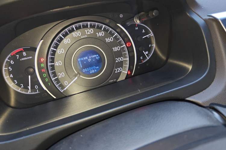 Used Honda CR-V 2012 2.0L two-wheel drive urban version Odometer Close Up