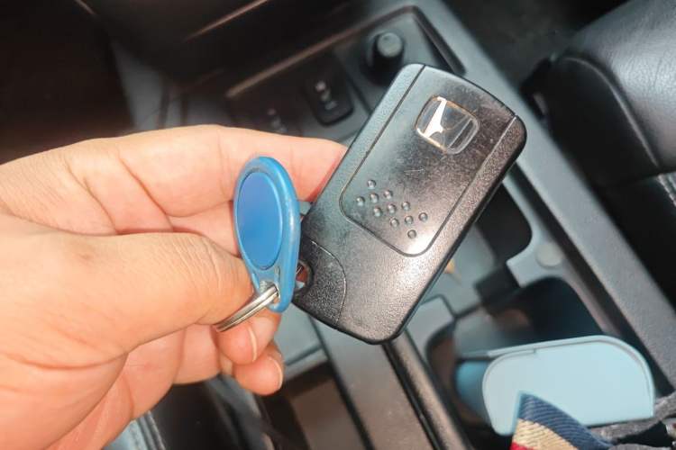 Used Honda CR-V 2012 2.4L four-wheel drive luxury version Vehicle Key
