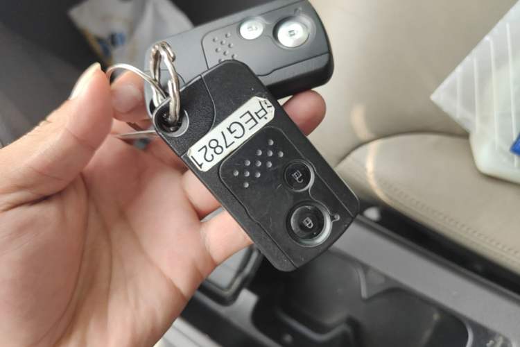 Used Honda CR-V 2012 2.4L four-wheel drive luxury version Vehicle Key