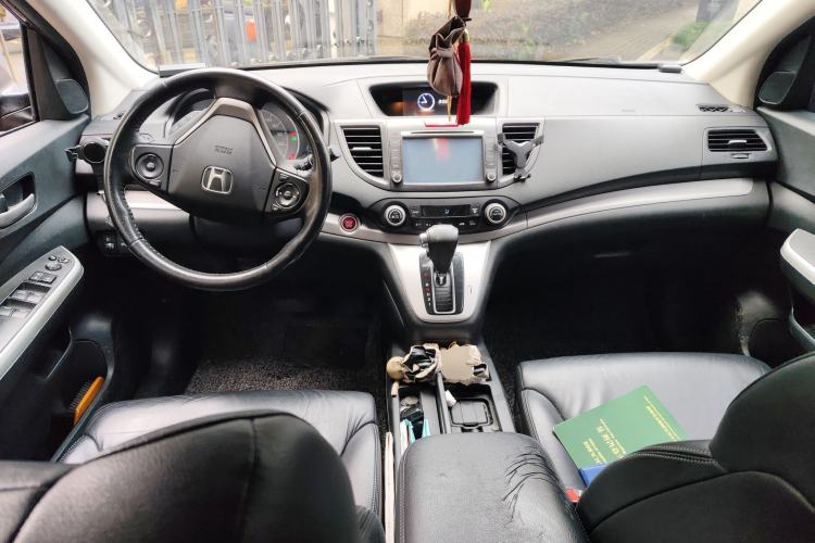 Used Honda CR-V 2012 2.4L four-wheel drive luxury version Center Console