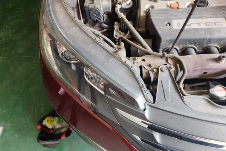 Used Honda CR-V 2012 2.4L four-wheel drive luxury version Engine Bay Right