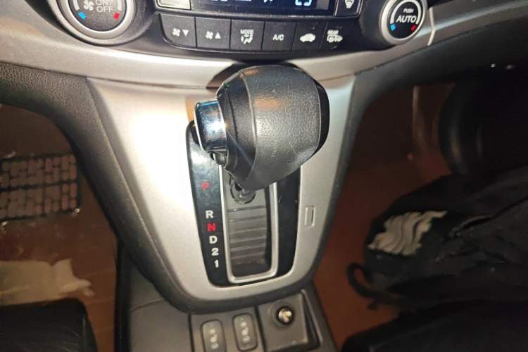Used Honda CR-V 2012 2.4L four-wheel drive luxury version Gear Lever