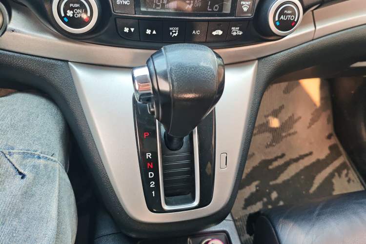 Used Honda CR-V 2012 2.4L four-wheel drive luxury version Gear Lever