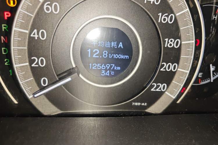 Used Honda CR-V 2012 2.4L four-wheel drive luxury version Odometer Close Up