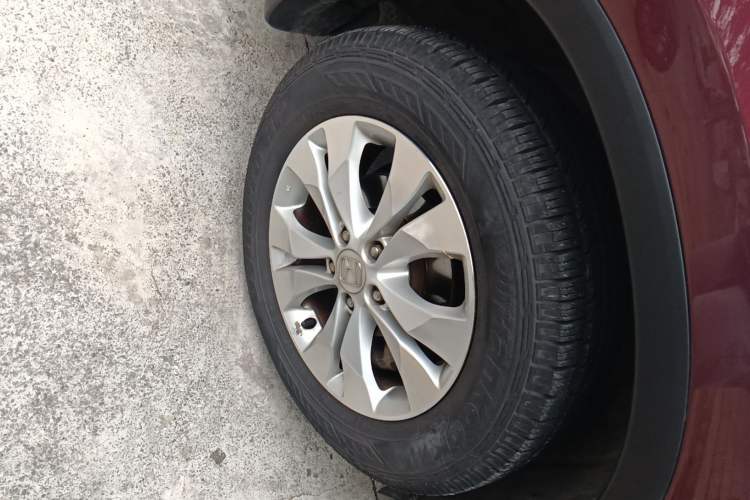 Used Honda CR-V 2012 2.4L four-wheel drive luxury version Right Front Wheel Hub