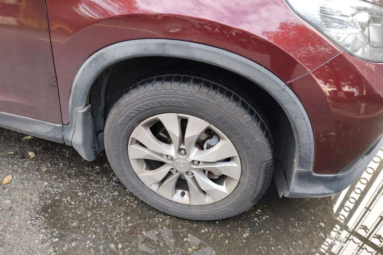 Used Honda CR-V 2012 2.4L four-wheel drive luxury version Right Front Wheel Hub