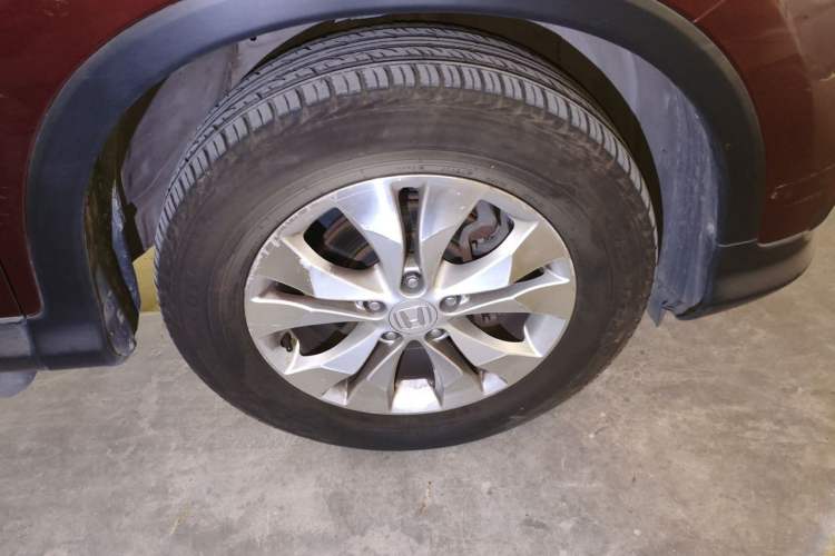 Used Honda CR-V 2012 2.4L four-wheel drive luxury version Right Front Wheel Hub