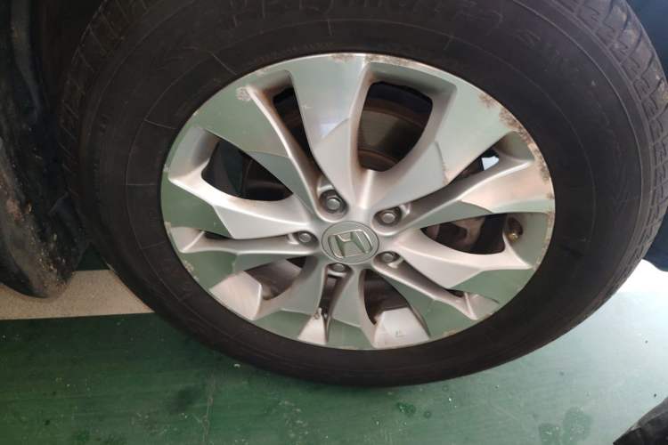 Used Honda CR-V 2012 2.4L four-wheel drive luxury version Right Front Wheel Hub