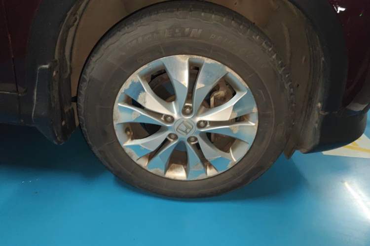 Used Honda CR-V 2012 2.4L four-wheel drive luxury version Right Front Wheel Hub