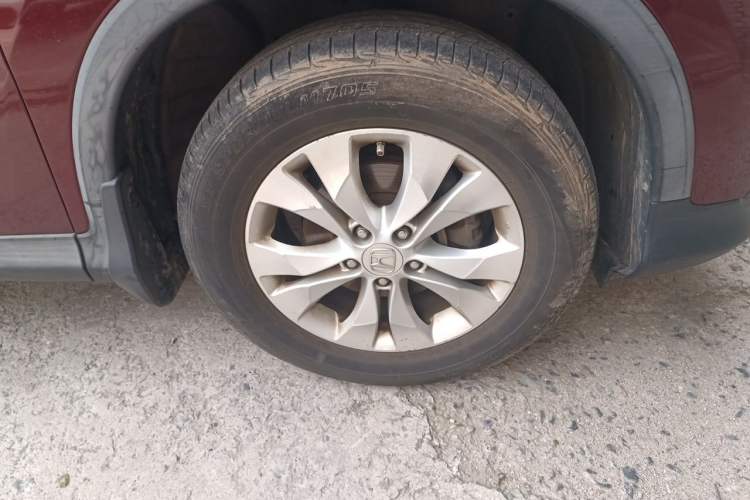 Used Honda CR-V 2012 2.4L four-wheel drive luxury version Right Front Wheel Hub