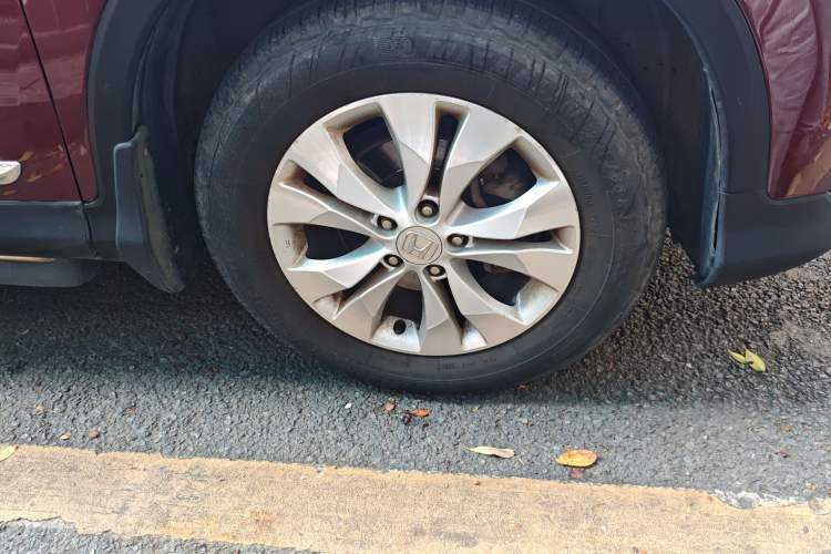Used Honda CR-V 2012 2.4L four-wheel drive luxury version Right Front Wheel Hub