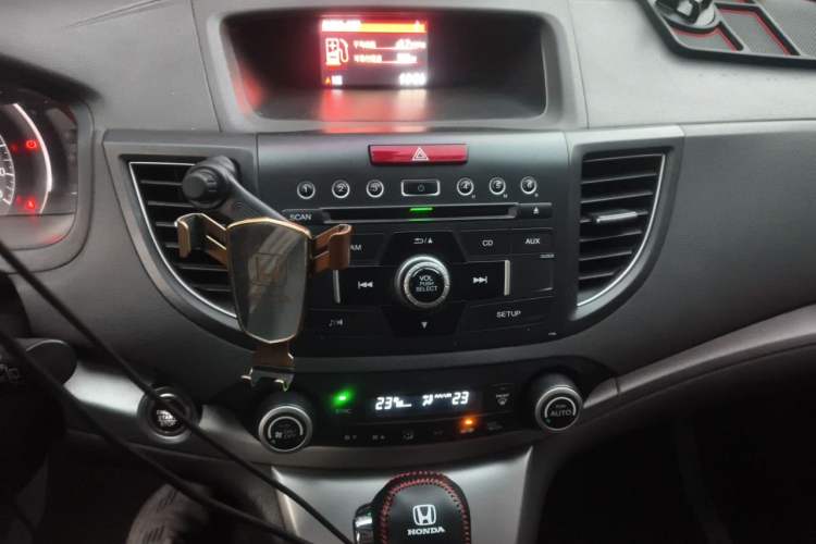 Used Honda CR-V 2012 2.4L four-wheel drive luxury version Audio And AC Panel
