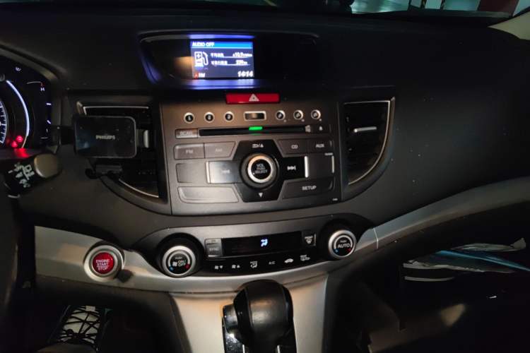 Used Honda CR-V 2012 2.4L four-wheel drive luxury version Audio And AC Panel