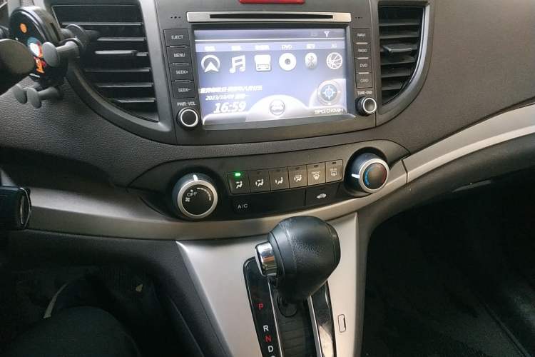 Used Honda CR-V 2012 2.0L two-wheel drive urban version Audio And AC Panel