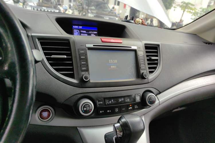 Used Honda CR-V 2012 2.4L four-wheel drive luxury version Audio And AC Panel