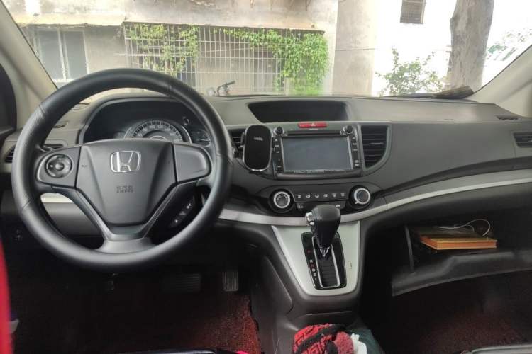 Used Honda CR-V 2012 2.0L two-wheel drive urban version Center Console