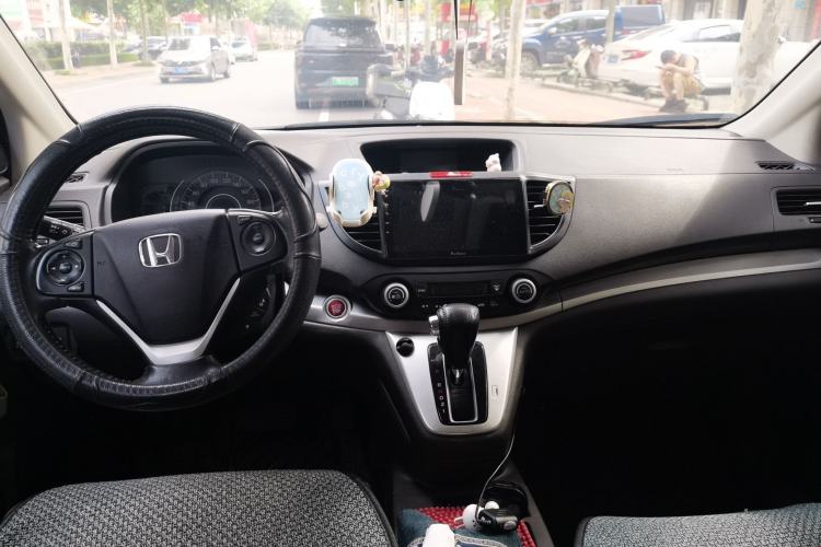 Used Honda CR-V 2012 2.4L four-wheel drive luxury version Center Console