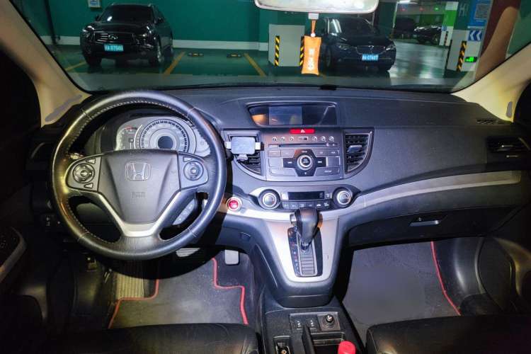 Used Honda CR-V 2012 2.4L four-wheel drive luxury version Center Console