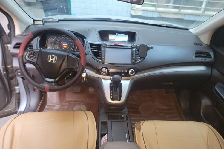 Used Honda CR-V 2012 2.0L two-wheel drive urban version Center Console