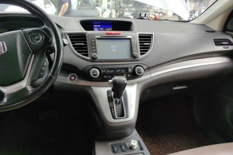 Used Honda CR-V 2012 2.4L four-wheel drive luxury version Center Console