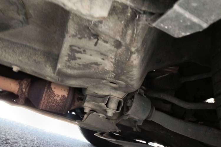 Used Honda CR-V 2012 2.4L four-wheel drive luxury version Chassis Front Right