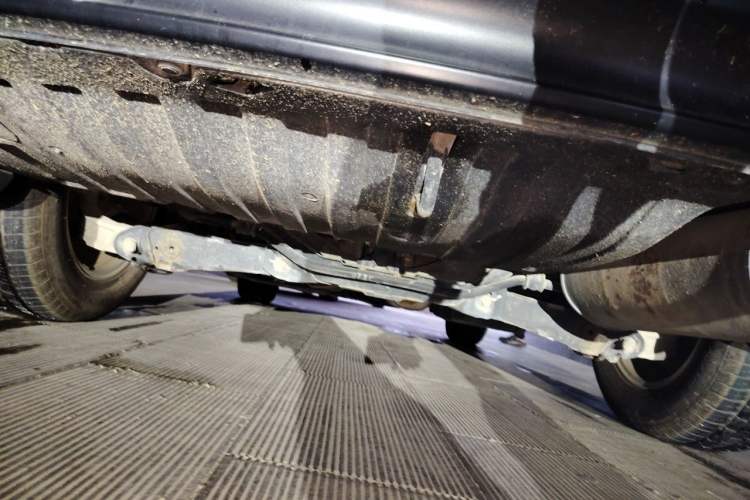 Used Honda CR-V 2012 2.4L four-wheel drive luxury version Chassis Rear
