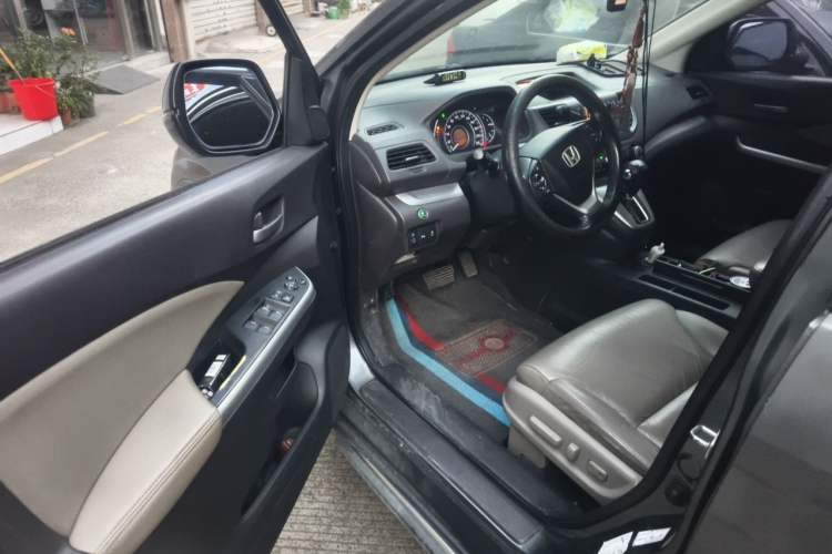 Used Honda CR-V 2012 2.4L four-wheel drive luxury version Driver Seat