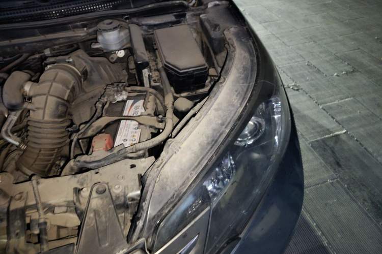 Used Honda CR-V 2012 2.4L four-wheel drive luxury version Engine Bay Left