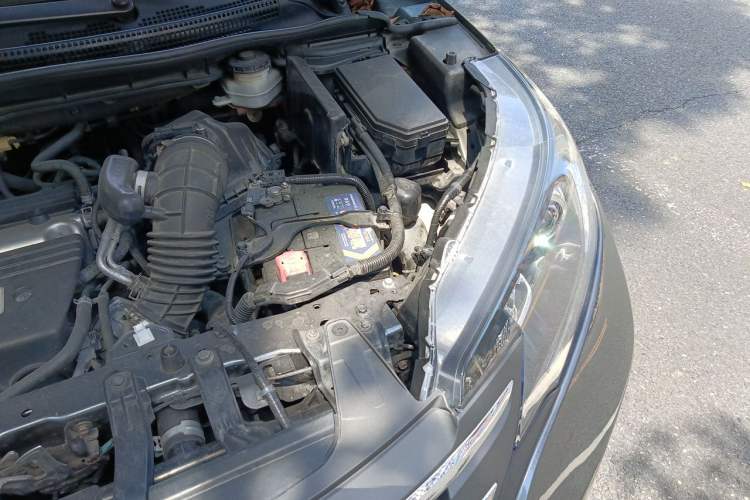 Used Honda CR-V 2012 2.4L four-wheel drive luxury version Engine Bay Left
