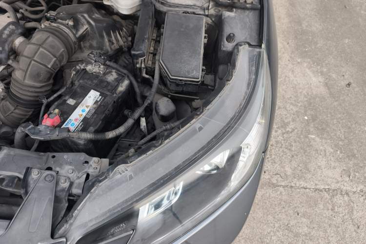 Used Honda CR-V 2012 2.4L four-wheel drive luxury version Engine Bay Left
