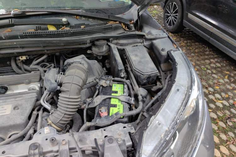 Used Honda CR-V 2012 2.4L four-wheel drive luxury version Engine Bay Left