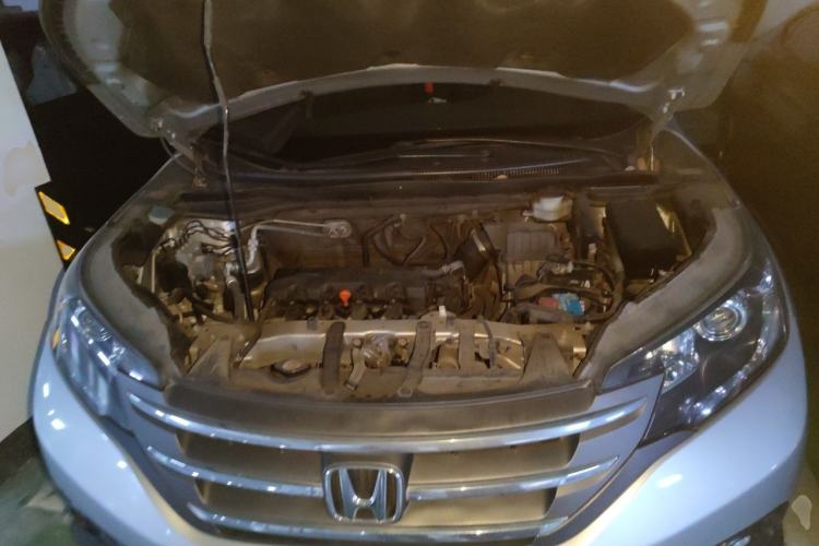 Used Honda CR-V 2012 2.0L two-wheel drive urban version Engine Bay