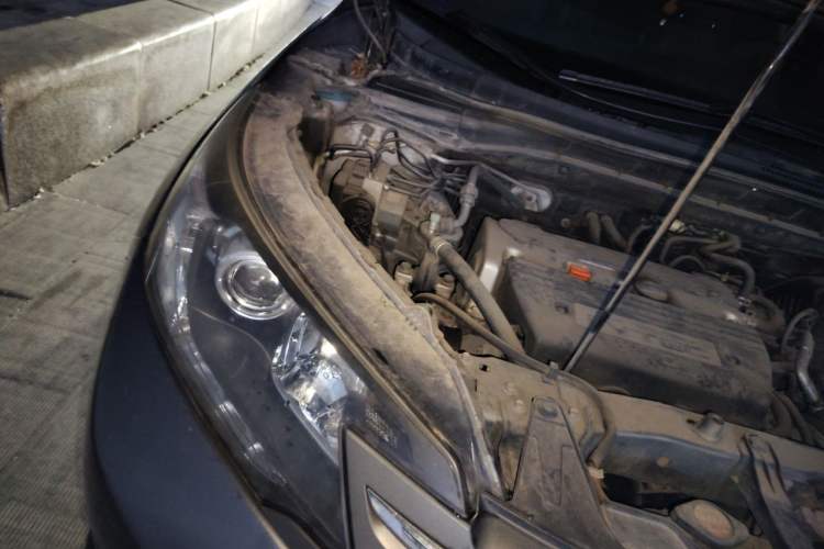 Used Honda CR-V 2012 2.4L four-wheel drive luxury version Engine Bay Right