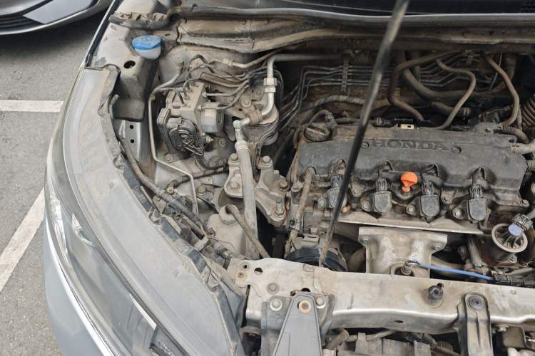 Used Honda CR-V 2012 2.0L two-wheel drive urban version Engine Bay Right