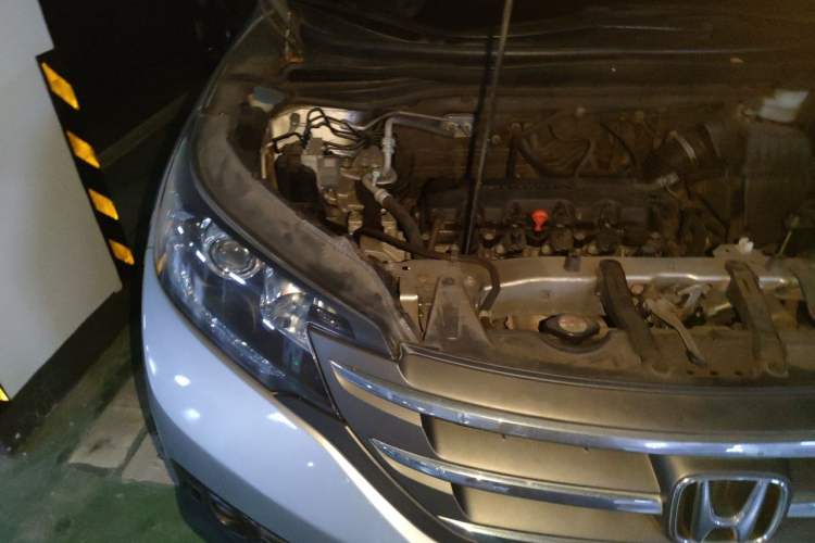 Used Honda CR-V 2012 2.0L two-wheel drive urban version Engine Bay Right