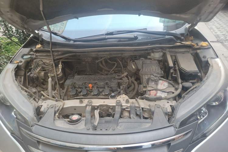 Used Honda CR-V 2012 2.0L two-wheel drive urban version Engine Bay