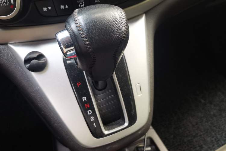 Used Honda CR-V 2012 2.4L four-wheel drive luxury version Gear Lever