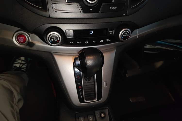 Used Honda CR-V 2012 2.4L four-wheel drive luxury version Gear Lever