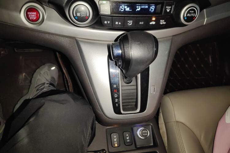 Used Honda CR-V 2012 2.4L four-wheel drive luxury version Gear Lever
