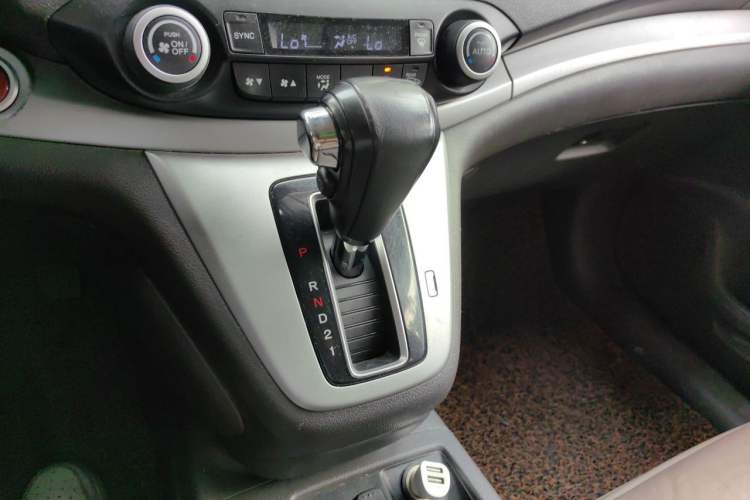 Used Honda CR-V 2012 2.4L four-wheel drive luxury version Gear Lever