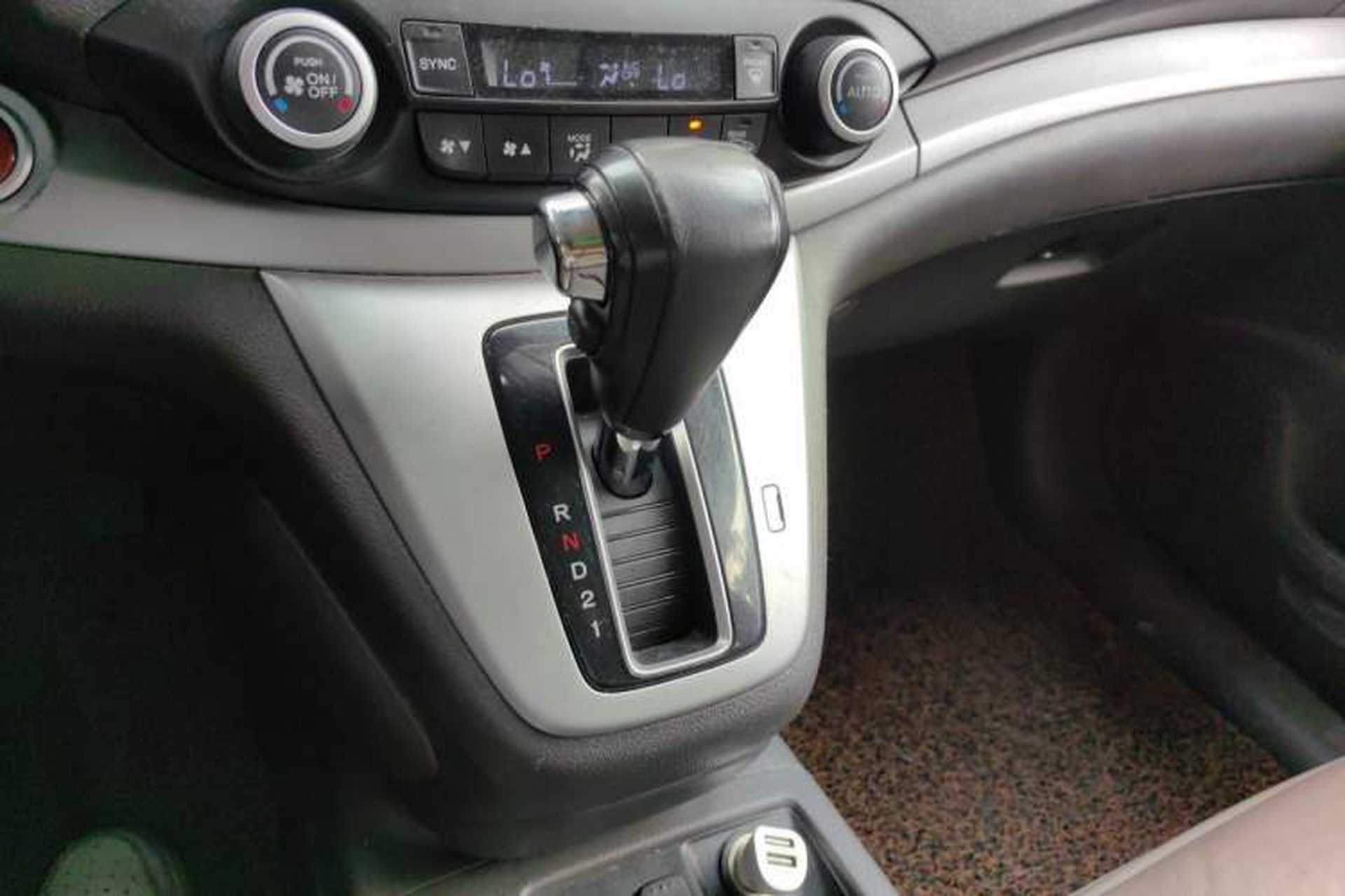 Used Honda CR-V 2012 2.4L four-wheel drive luxury version Gear Lever