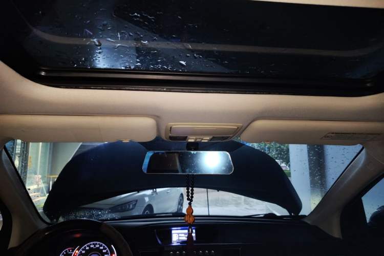 Used Honda CR-V 2012 2.4L four-wheel drive luxury version Headliner