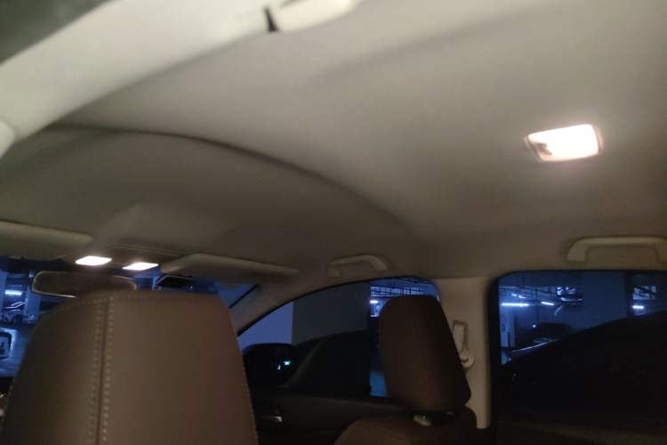 Used Honda CR-V 2012 2.0L two-wheel drive urban version Headliner